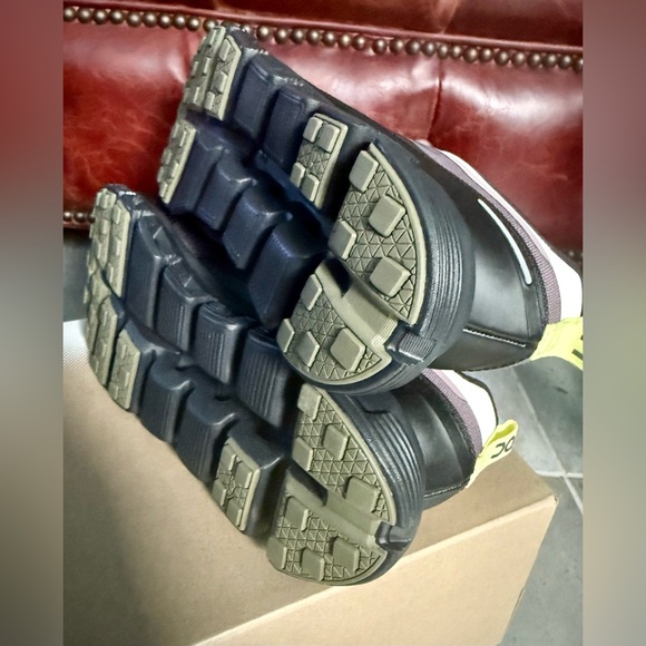 On Cloud Women’s Cloud 6 Geo Waterproof - Picture 6 of 7